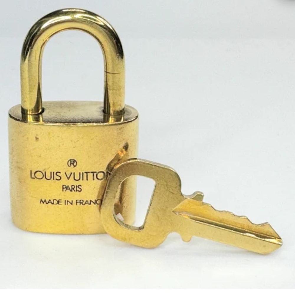 Authentic!!! Louis Vuitton Lock and Key Set! 301, 309, 330 - Picture 4 of 15